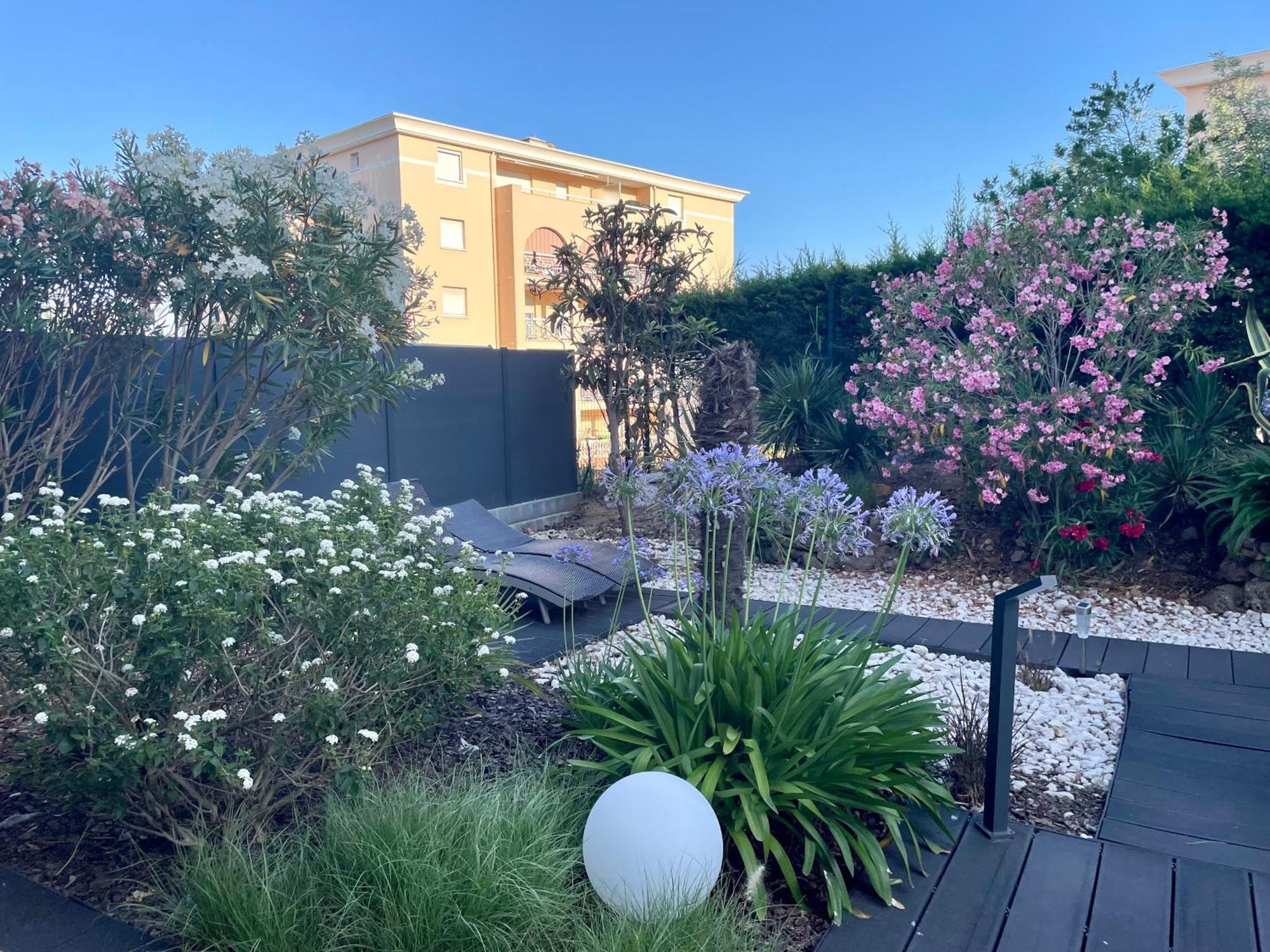 Les Enganes Apartment Frejus Bagian luar foto